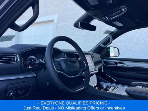 New 2025 Jeep Wagoneer L Series II image 11