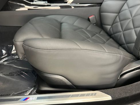 Used 2025 BMW 740i w/ Premium Package image 15