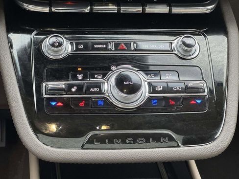 Used 2022 Lincoln Corsair Reserve w/ Equipment Group 201A image 5