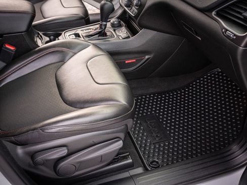 Used 2021 Jeep Cherokee Trailhawk image 31