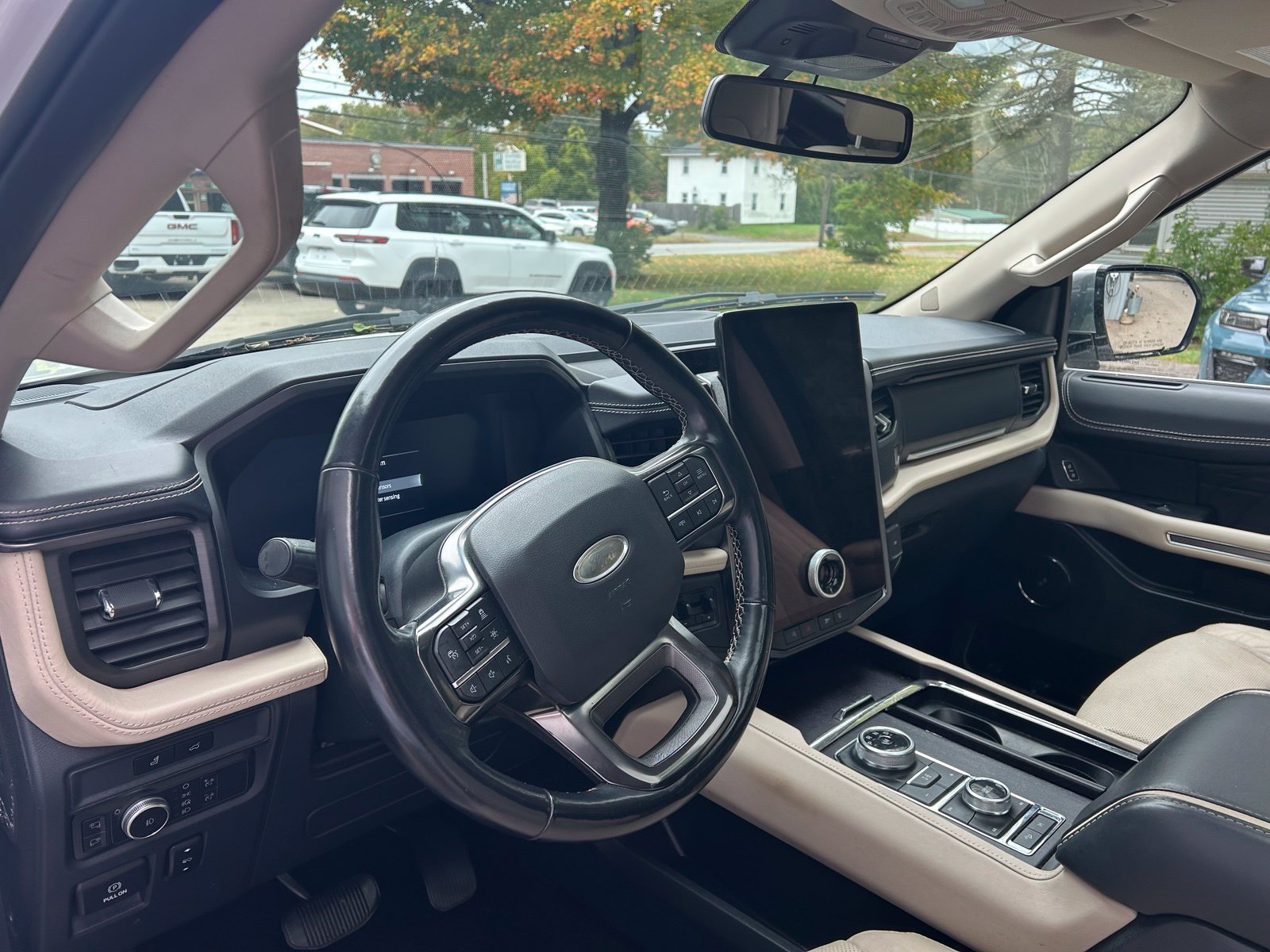 Used 2022 Ford Expedition Max Platinum AWD/4WD image 13