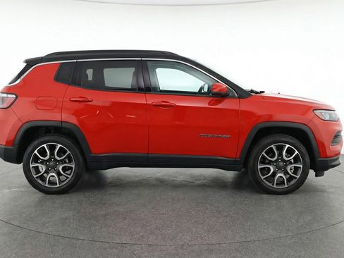 Used 2025 Jeep Compass Trailhawk AWD/4WD image 11