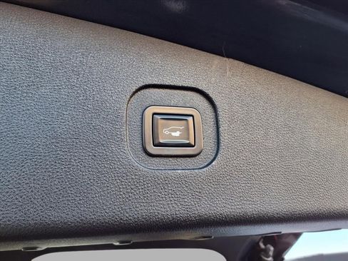 Used 2016 Chevrolet Equinox LTZ w/ Enhanced Convenience Package image 27