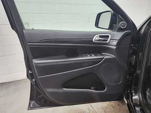 Used 2021 Jeep Grand Cherokee Laredo X AWD/4WD image 9