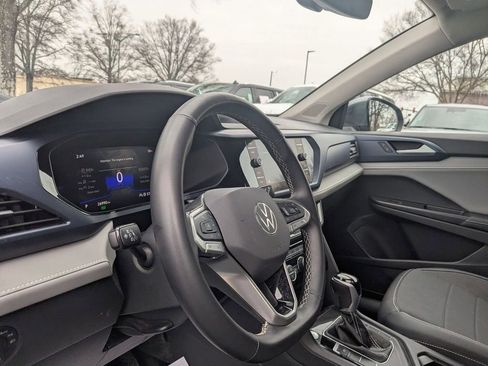 Used 2024 Volkswagen Taos SE image 11