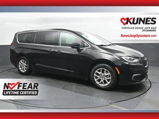 Used 2024 Chrysler Pacifica Touring-L FWD video 1