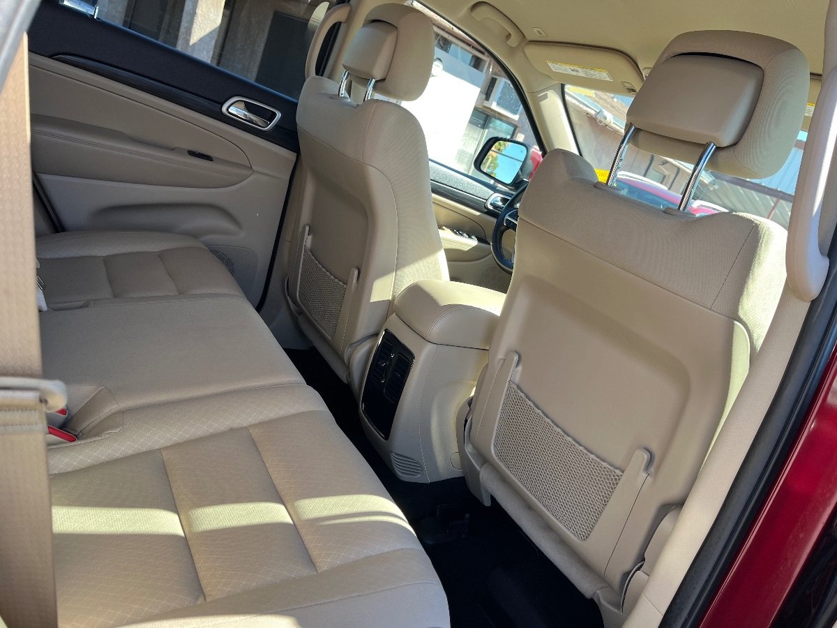Used 2020 Jeep Grand Cherokee Laredo AWD/4WD image 31