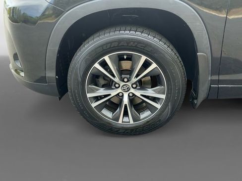 Used 2018 Toyota Highlander LE image 15