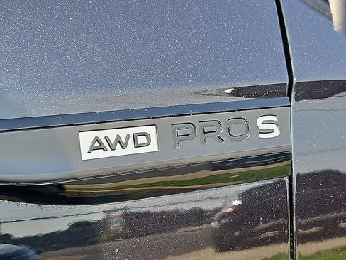 Used 2025 Volkswagen ID.4 Pro S Plus w/ ID.4 Black Package AWD/4WD image 33