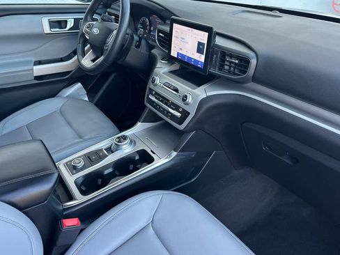 Certified 2021 Ford Explorer XLT w/ Equipment Group 202A AWD/4WD image 18