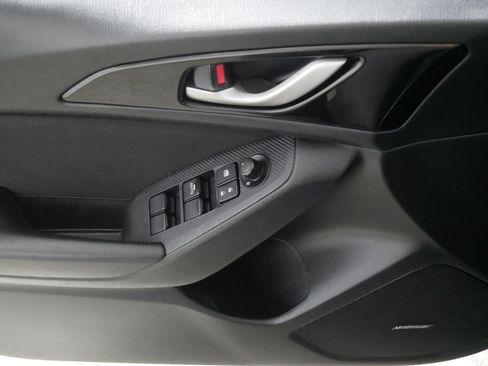 Used 2015 MAZDA MAZDA3 i Touring w/ Technology Package image 19