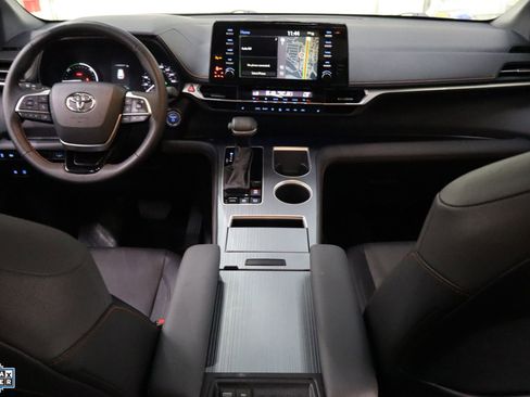 Used 2023 Toyota Sienna XSE image 32