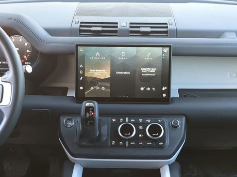 Used 2025 Land Rover Defender 110 S image 29