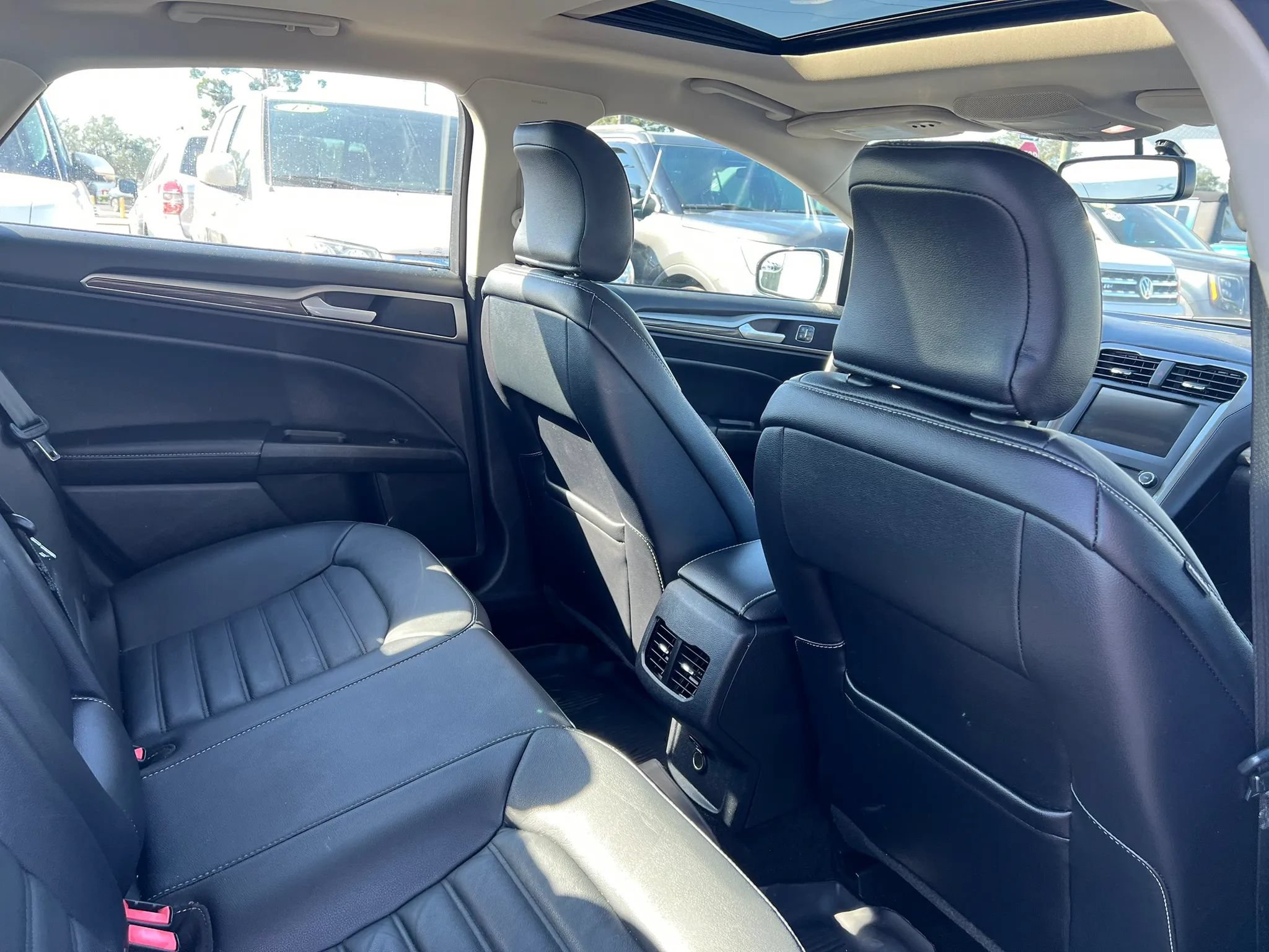 Used 2017 Ford Fusion SE w/ Fusion SE Technology Package FWD image 17