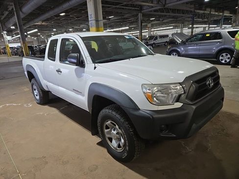Used 2013 Toyota Tacoma 4x4 Access Cab image 3