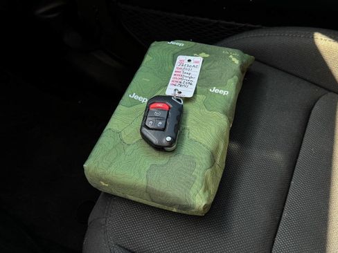 Used 2021 Jeep Wrangler Sport AWD/4WD image 32