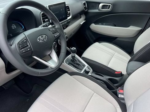 New 2026 Hyundai Venue SEL FWD image 9