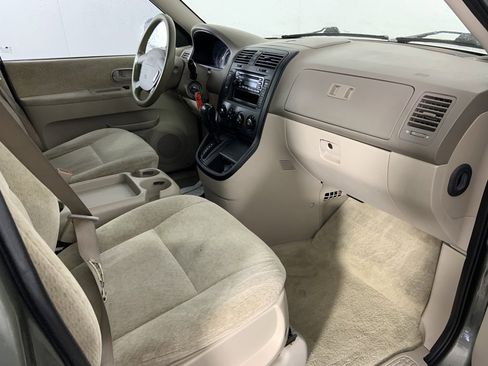 Used 2005 Kia Sedona EX image 22