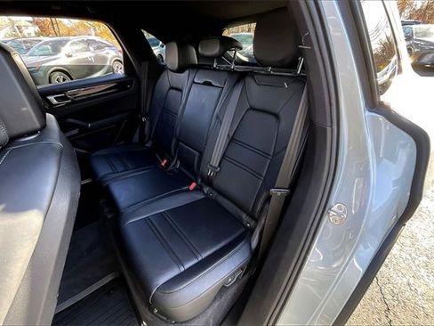 Used 2022 Porsche Cayenne image 22