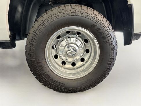Used 2024 RAM 3500 Big Horn w/ Sport Appearance Package image 30