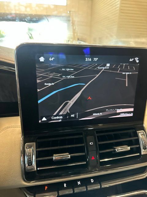 Used 2019 Lincoln Navigator L Select RWD image 11