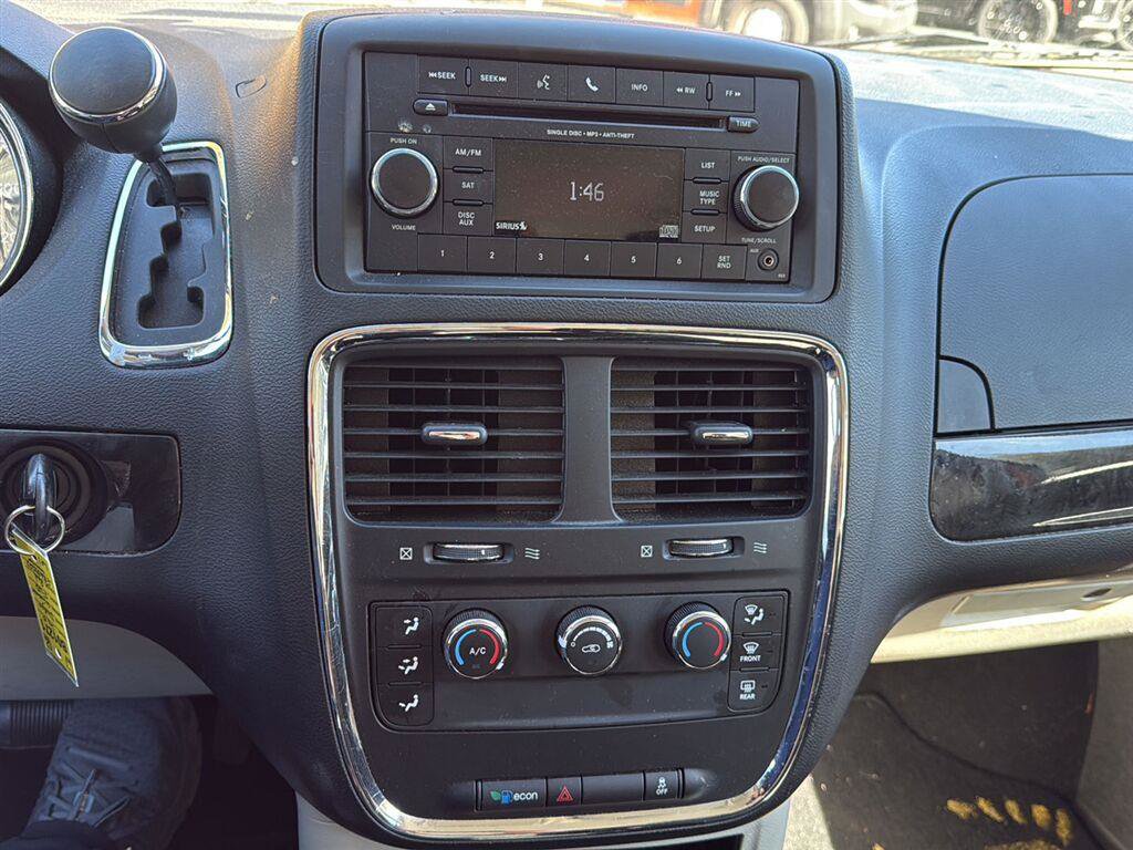 Used 2015 Dodge Grand Caravan American Value Package w/ UConnect Hands-Free Group FWD image 13