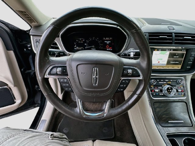 Used 2018 Lincoln Continental Select w/ Continental Climate Package AWD/4WD image 12