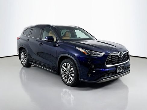 Used 2020 Toyota Highlander Platinum AWD/4WD image 3