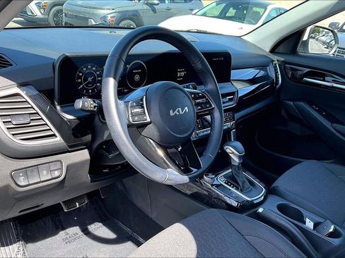 Used 2024 Kia Seltos S FWD image 11