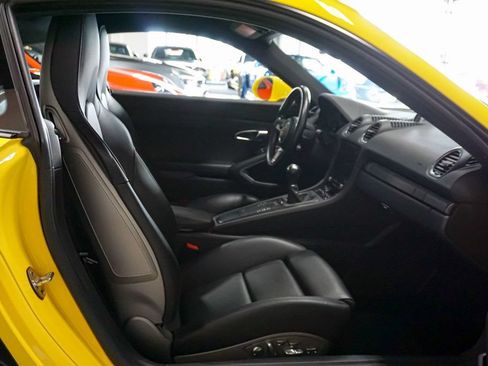 Used 2019 Porsche 718 Cayman RWD image 32