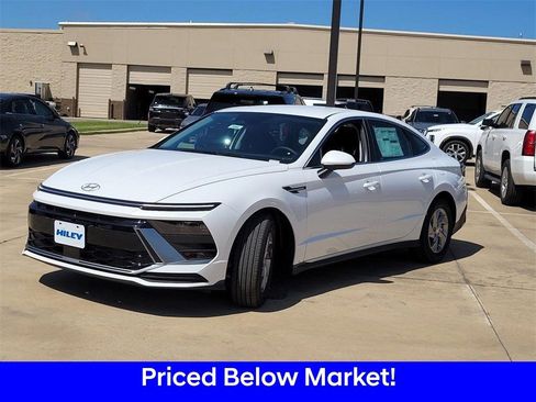 Used 2025 Hyundai Sonata SE image 3