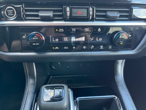 Used 2023 Nissan Pathfinder SL AWD/4WD image 40