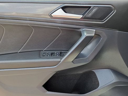 Used 2023 Volkswagen Tiguan SE w/ Panoramic Sunroof Package FWD image 13