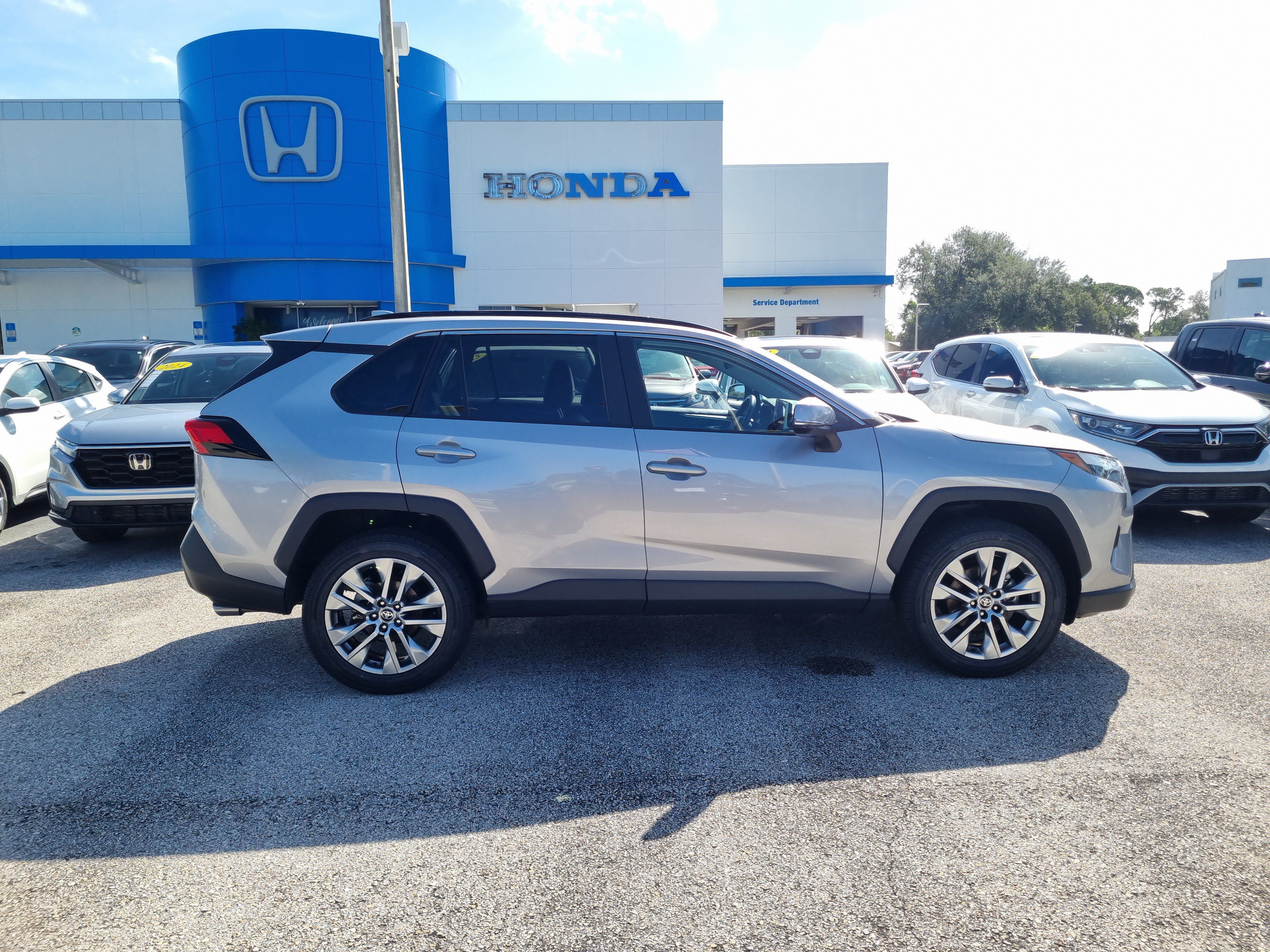 Used 2023 Toyota RAV4 XLE Premium FWD image 8