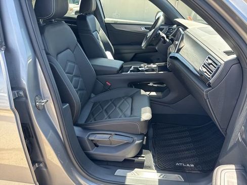 New 2025 Volkswagen Atlas Cross Sport SE image 29