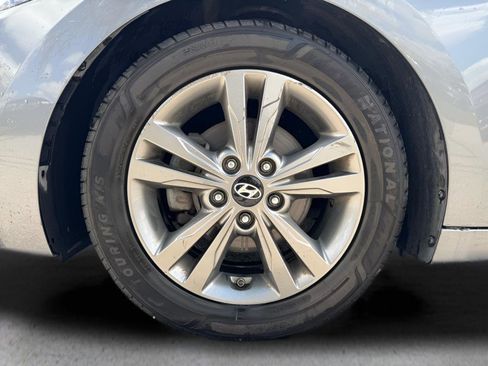 Used 2018 Hyundai Elantra SEL FWD image 13