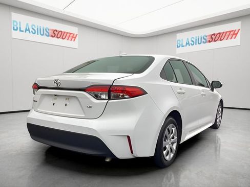 Used 2024 Toyota Corolla LE image 3