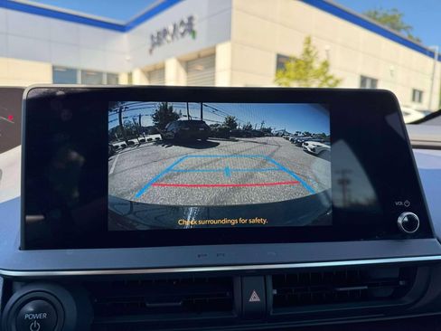 Used 2024 Toyota Prius Prime FWD image 32