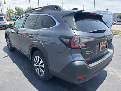 Used 2025 Subaru Outback Premium AWD/4WD image 3
