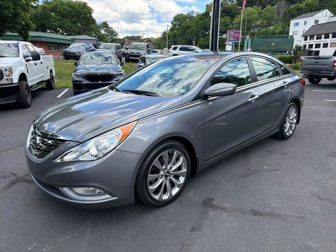 Used 2013 Hyundai Sonata SE FWD image 1