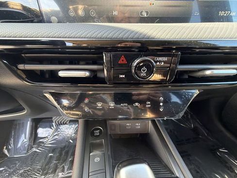 New 2026 Nissan Kicks SR image 18