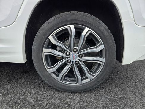 Used 2020 GMC Terrain Denali w/ Denali Premium Package AWD/4WD image 9