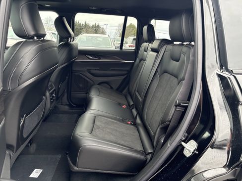 New 2026 Jeep Grand Cherokee Altitude AWD/4WD image 14
