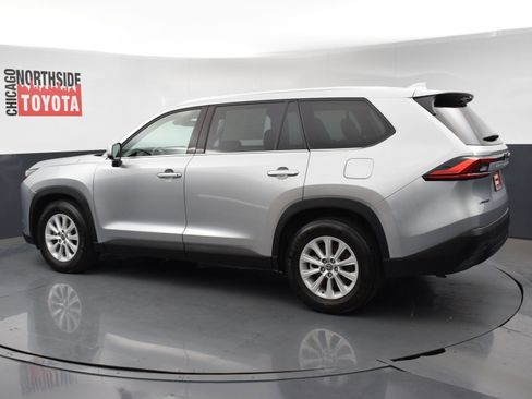 Used 2024 Toyota Grand Highlander XLE image 2