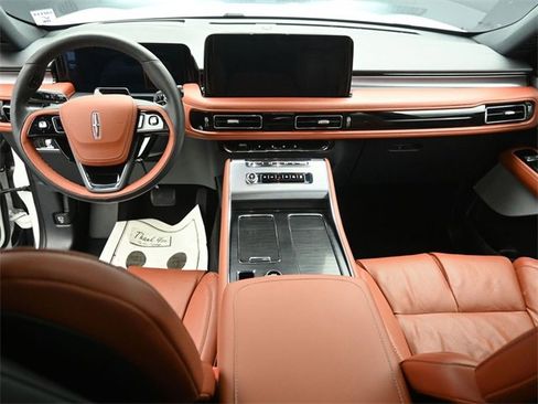 Certified 2025 Lincoln Aviator Reserve w/ Equipment Group 201A image 23