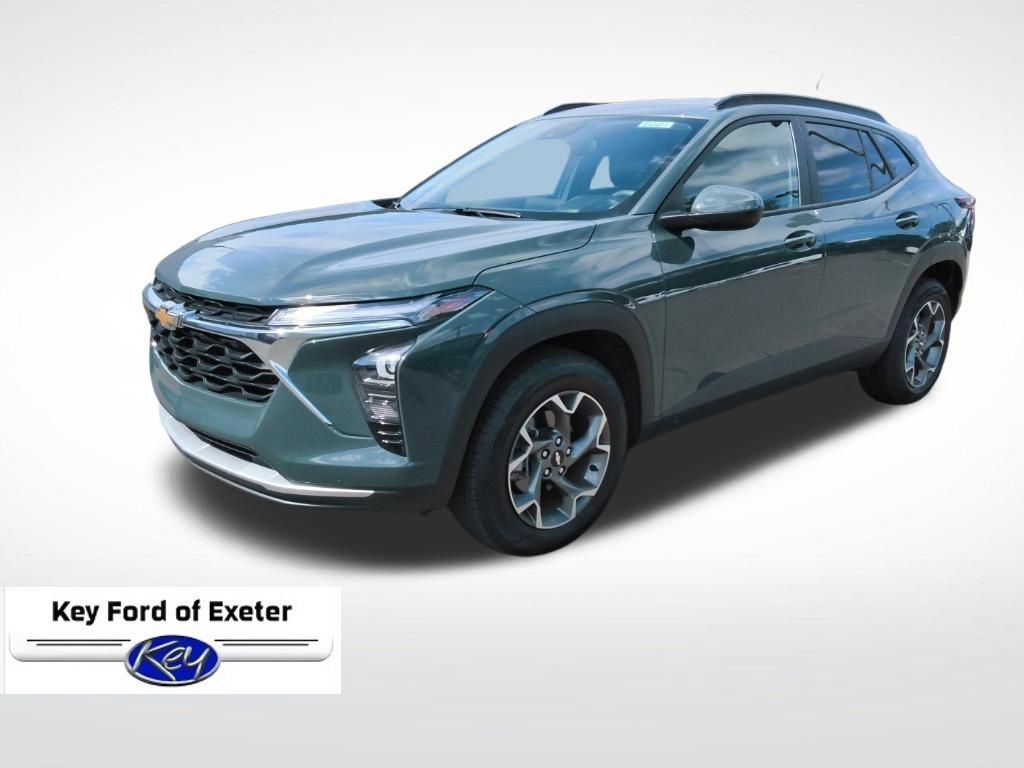 Used 2025 Chevrolet Trax LT FWD image 4