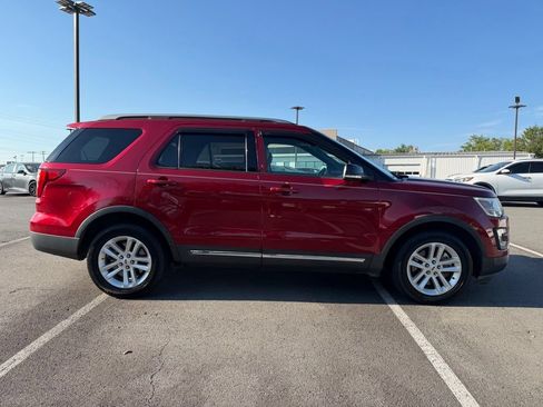 Used 2017 Ford Explorer XLT w/ Equipment Group 202A FWD image 8