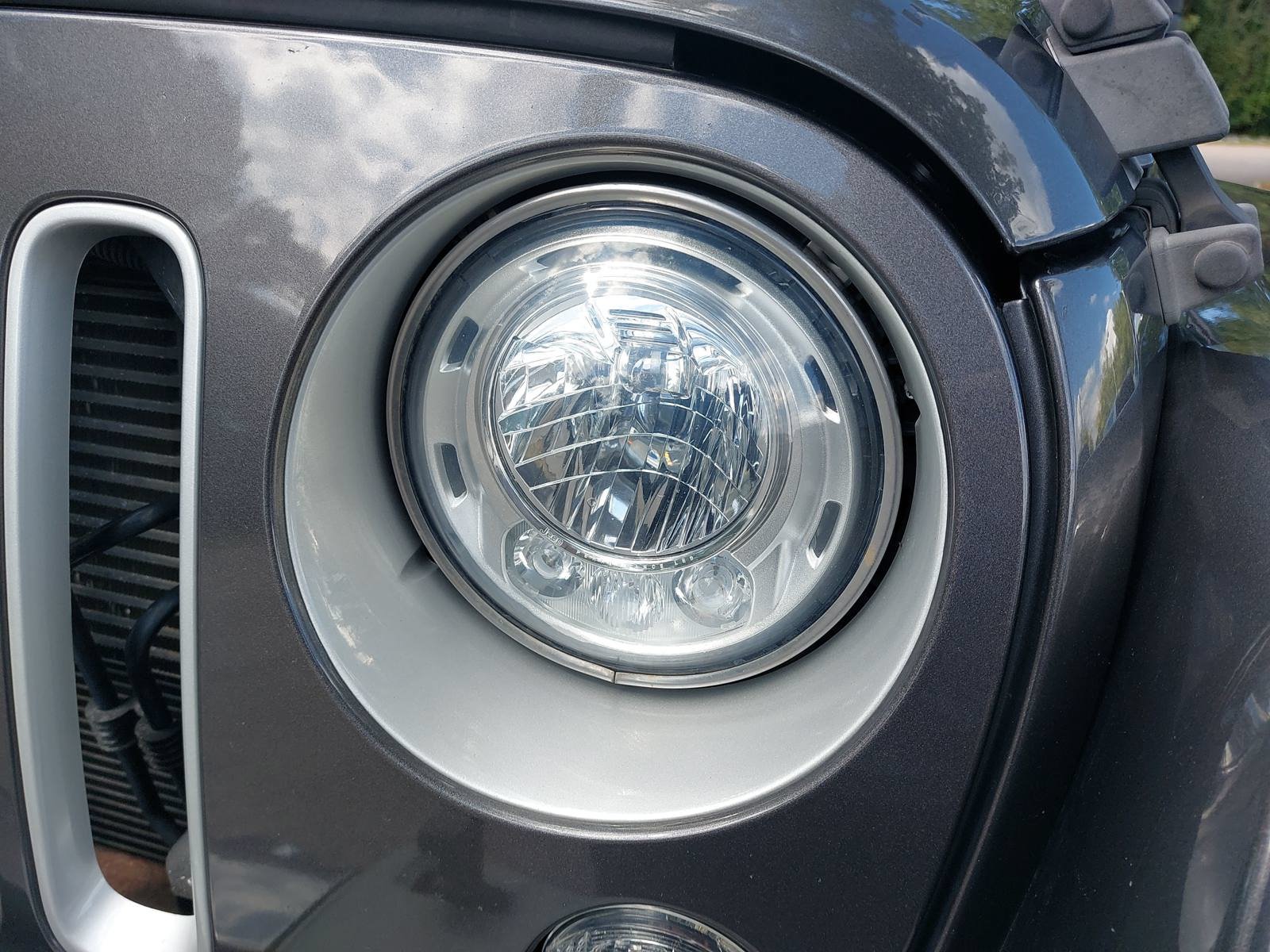 Used 2018 Jeep Wrangler Unlimited Sahara AWD/4WD image 28