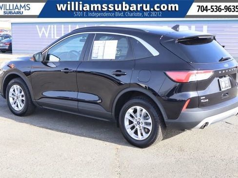 Used 2020 Ford Escape SE image 6