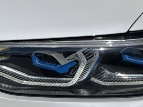 Used 2022 BMW X7 M50i image 12